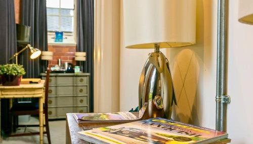 Betts (Private Ensuite room) at Bicester Heritage - Foto 3