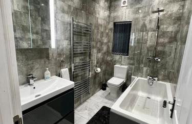 No1 Lux Apartment Nuneaton with Gated, Private Parking - Foto 19