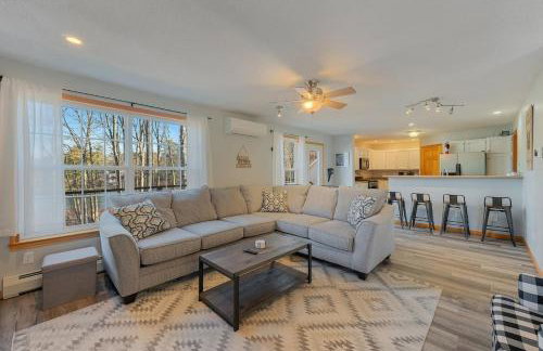 Lakefront Home with Private Beach Access & Hot Tub - Foto 23