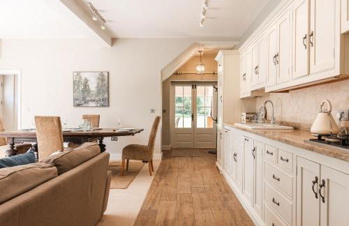 Stylish Coach House Retreat - Foto 10