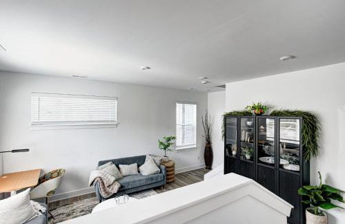 Specious Luxury wRooftop 1 mi DT Indy Sleeps 6 - Foto 80
