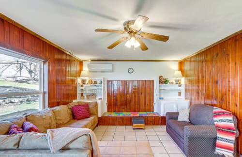 Arkansas Cabin with Deck Less Than 1 Mi to Norfork Lake - Foto 1