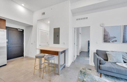 Modern Unit in Downtown Miami With Free Parking - Photo 10