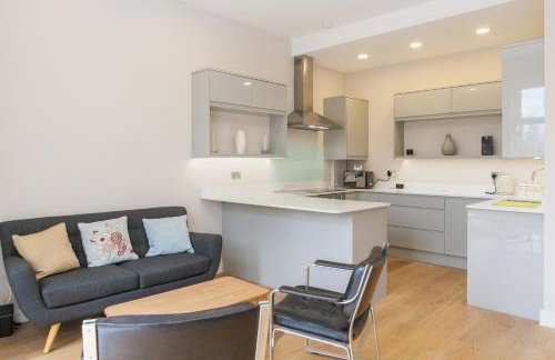Beautiful 2 bed terrace flat close to Greenwich - Pass the Keys - Photo 1