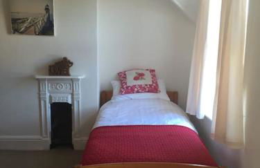 Spacious 5-Bedroom Victorian House Near Sandbanks - Sleeps 14, Parking & Garden - Foto 18