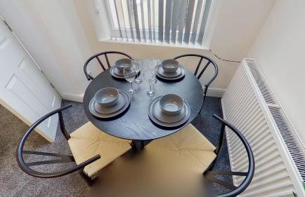 Elegant 2 Bed House Near City Centre - Foto 35