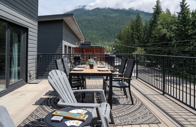 The Mac Shack by Revelstoke Vacations - Photo 17