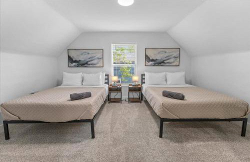 Farm House DT Indy with Pool Table - Photo 34