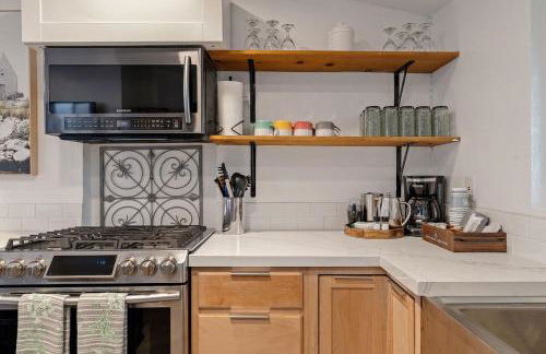 Next to Downtown Huge yard with Parking - Foto 16