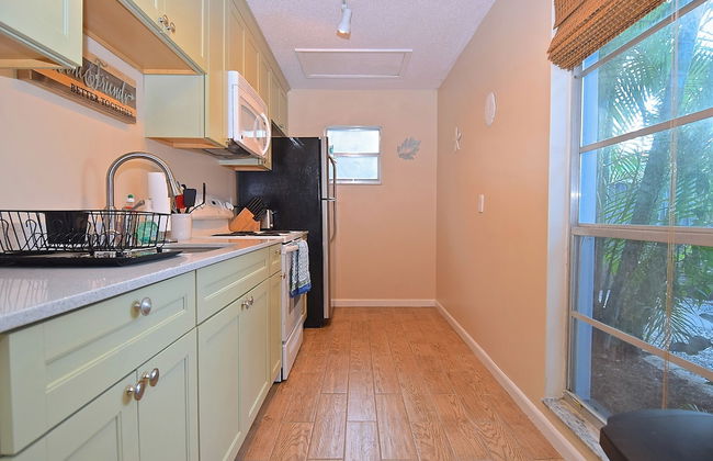 Crescent Street by VTrips - Photo 11