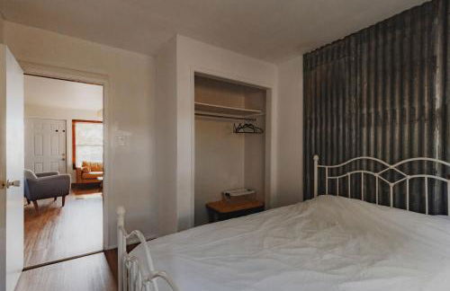 Secluded rustic 2-bedroom cabin on nature retreat - Photo 22