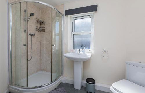 Spacious Luxurious Serviced Accommodation 6 - Photo 51