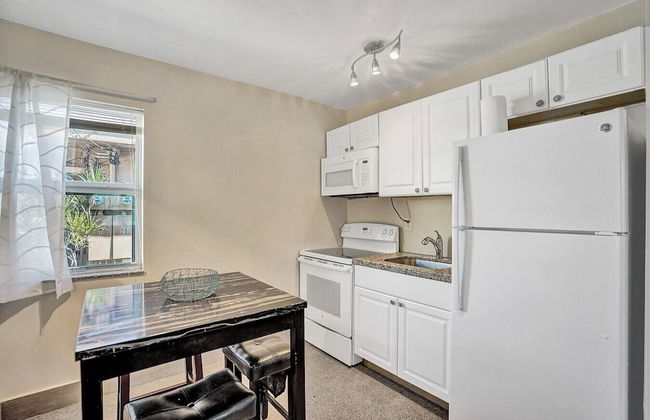 Hollywood Beach Steps to the Ocean Vacation Spot - Photo 5