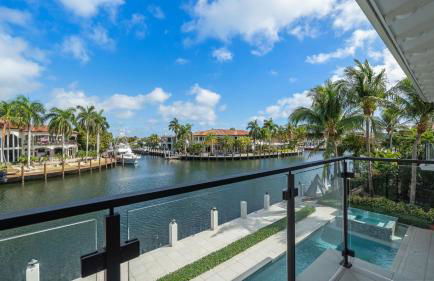 Waterfront Luxury Estate with Private Dock Lighthouse Point - Foto 8