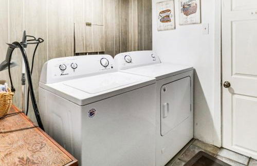 Hidden Paradise on 5 Acres with Hot Tub and Deck! - Foto 31