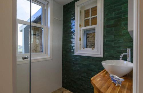 A tiny piece of heaven, stunning sea views hot tub - Foto 32