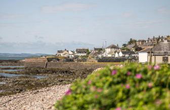 Kewwater Getaways Seafront Apartment in Johnshaven - Photo 8