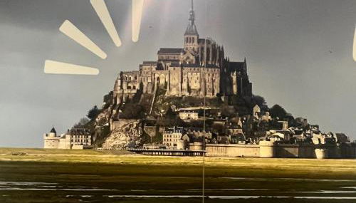 Beau Loft room proche mont saint Michel jaccuzi illimité en plein centre Avranches - Foto 2