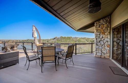 Stunning Lakefront Home with 2 Patios, Chef's Kitchen, & Lake Access - Foto 48