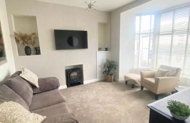 Spacious Town House - Photo 1