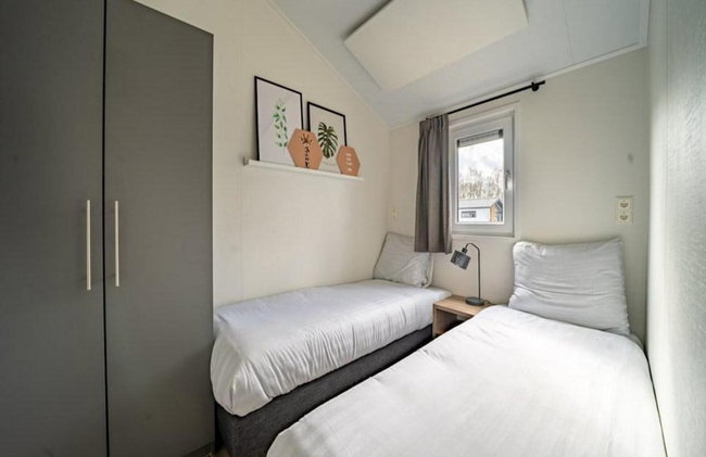 Waterfront Chalet for 6 in Kampen - Photo 4