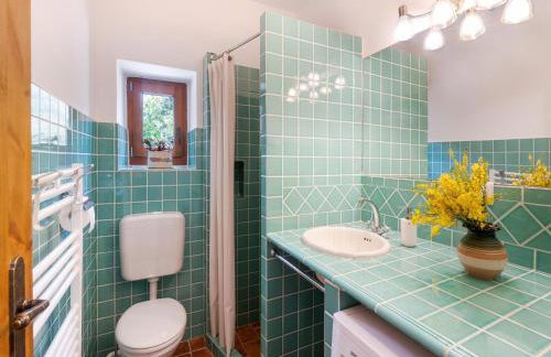 Charming Villa with Private Garden & BBQ - Foto 33