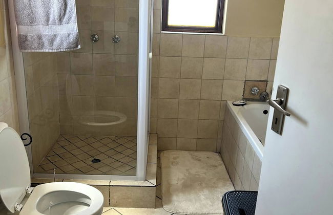 Cozy 3 Bed Duplex ,sleeps 6 With Double Bathroom - Photo 12