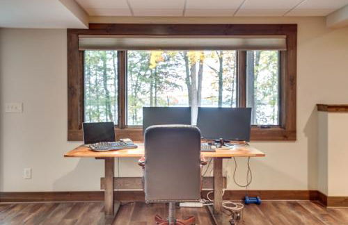 Impressive Presque Isle Lake House with Water Access - Foto 21