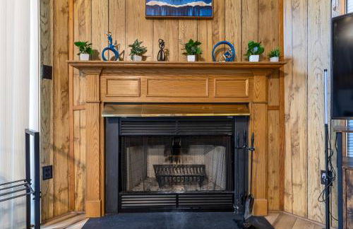 2-bedroom cabin, with a Fireplace, PS5, BBQ, fitness room, and a private hot tub - Foto 27