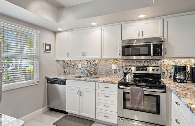 Sunset Sanctuary 2 Bedroom Condo by RedAwning - Foto 10