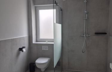 Luxsuite Still und Komfort 2 Balkon Elektrogrill Tischfussball TV-75 Zoll - Foto 3