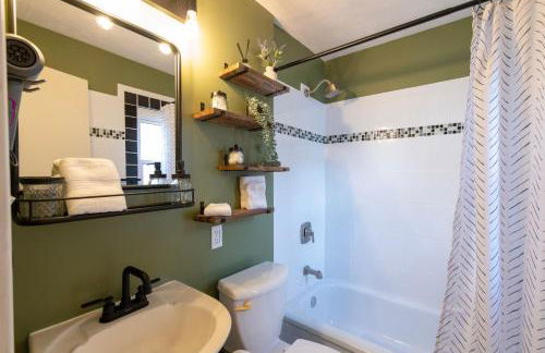 Charming Benson Home - Sleeps 5 Hot Tub! - Photo 8