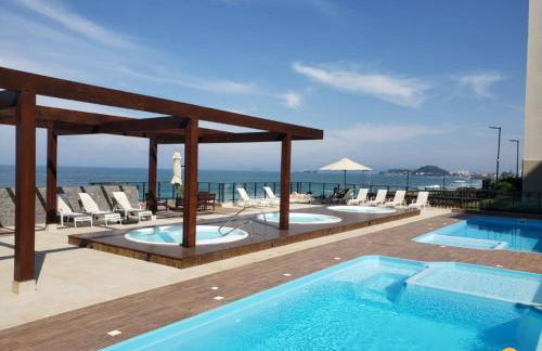 Apartamento Frente Mar, Churrasqueira, Piscina, Jacuzzi, 20 Minutos do Beto Carrero - Foto 32