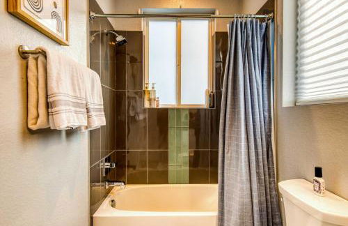 Walk to Empower Field Townhome with Hot Tub! - Foto 39