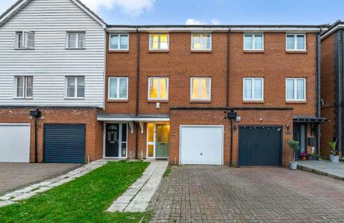 Luxury 5 Bed House - Free Parking - Perfect For Contractors & Families - Foto 2