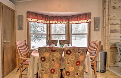 Cozy Crosby Cabin Near Serpent Lake and Main St - Foto 10