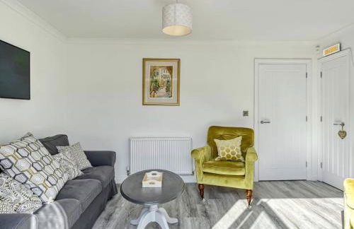 Modern Manchester House with Airport Links - Pass the Keys - Photo 2