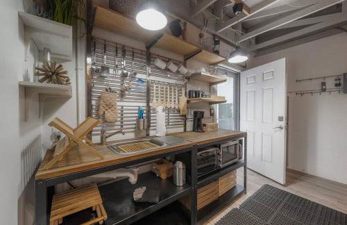 Ultimate Man Cave Garage studio minutes to Whatever YOU do - Foto 32