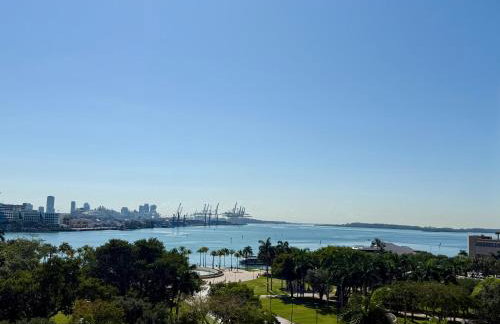 Luxury Apartment with Ocean and Park Views in Downtown Miami - Foto 16
