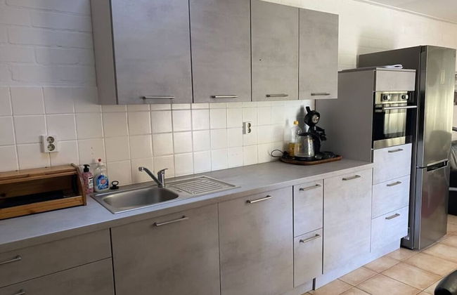 Welcoming Apartment Near Lake - Photo 10