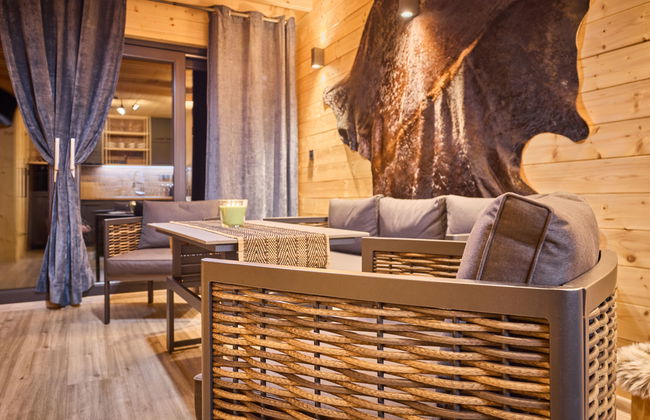 Luxe Timber Lodge & Relaxing Bath - Photo 8