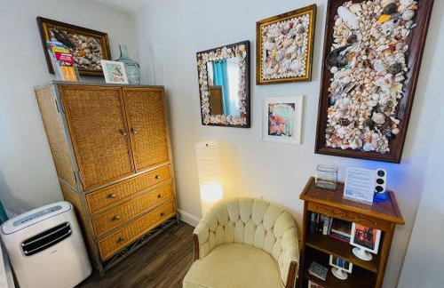 Coastal Chic Suite with Kitchenette and Private Entrance - Foto 5