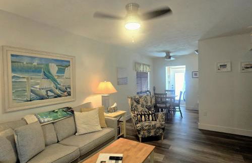 An Island Getaway at Palm Tree Villas - Photo 55