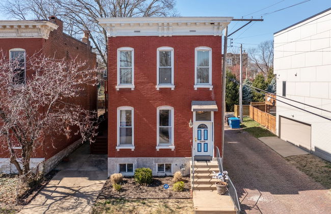 Massive Downtown Area Home... sleeps 14 - Photo 19