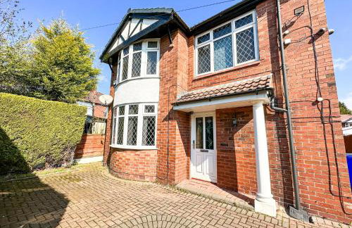 5BR Manchester Home Jacuzzi, Garden & Parking - Foto 42
