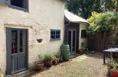 The Eclectic Coach House - Photo 22