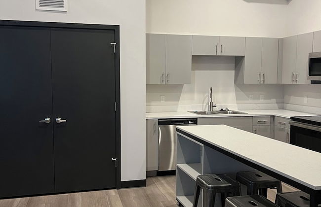 Atmosphere Lincoln - Photo 37