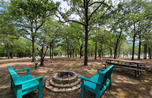 Gigi's Spacious Lakefront with Boat Ramp Access!! Newly Remodeled, Sleeps 8! - Foto 1