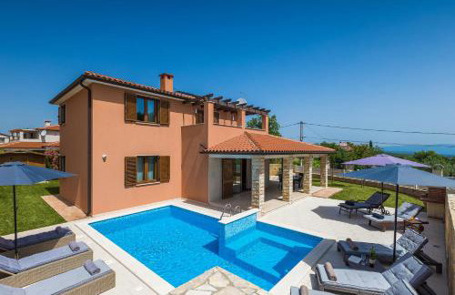 Villa Gloria, villa with heated pool - Foto 1