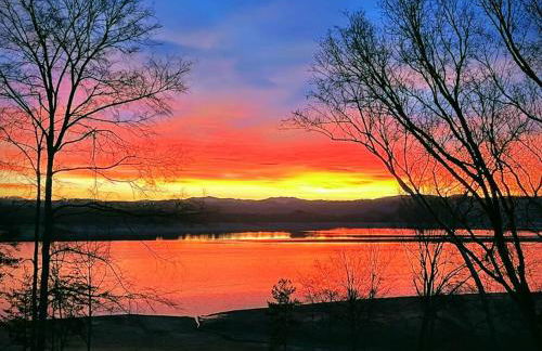 Amazing New House - Waterfront Getaway + Boat Dock - Foto 1